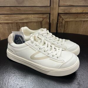 NWT Tretorn Serve White Leather Sneakers Women’s Size 7M